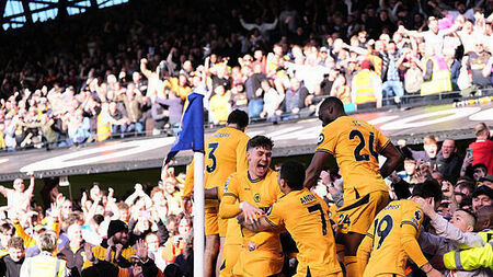 Wolves come from behind to inflict a damaging defeat on Ipswich