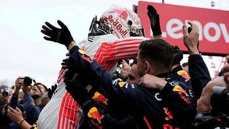 Max Verstappen wins Japanese Grand Prix after pit-lane tussle with Lando Norris
