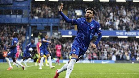 Jadon Sancho spares Chelsea blushes with equaliser against Ipswich