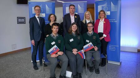 Students debate social media ban at EU Model Council