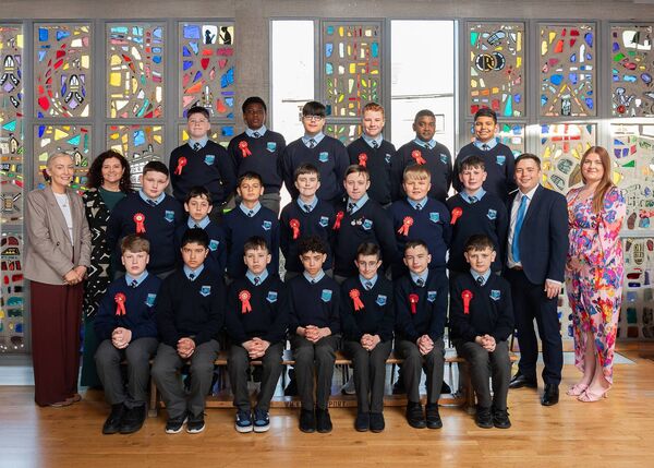 Mount Sion Confirmation class pictured with their teacher Micheál Kavanagh, Nicole Rogers (teacher), Tracey Barry (Deputy Principal) and Jennifer Guiry (SNA). Photo: Leo Murphy 