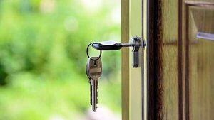 Airbnb and Booking.com could receive fines worth millions of euro under new letting rules