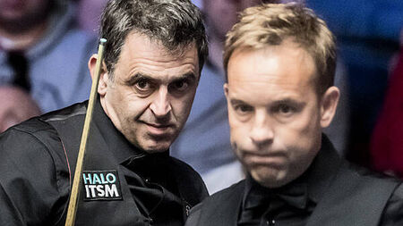 Ronnie O’Sullivan holds narrow Crucible lead over rival Ali Carter