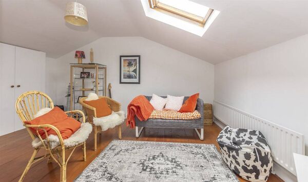 The property is extremely well finished and in an ideal city location