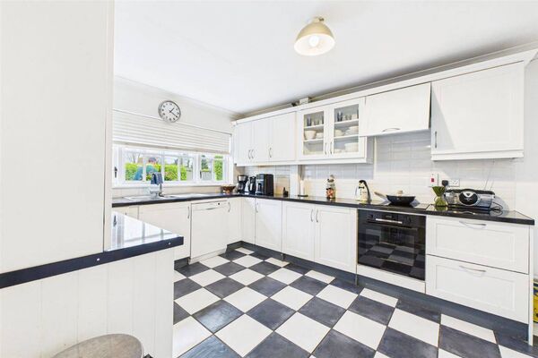 The property is extremely well finished and in an ideal city location