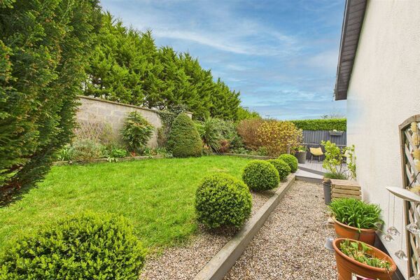 The property is extremely well finished and in an ideal city location