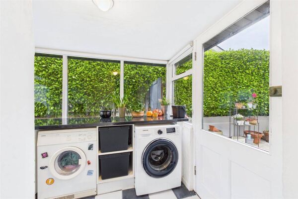 The property is extremely well finished and in an ideal city location