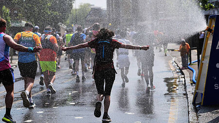 Thousands cross finish line of London Marathon as temperatures hit 22.2C