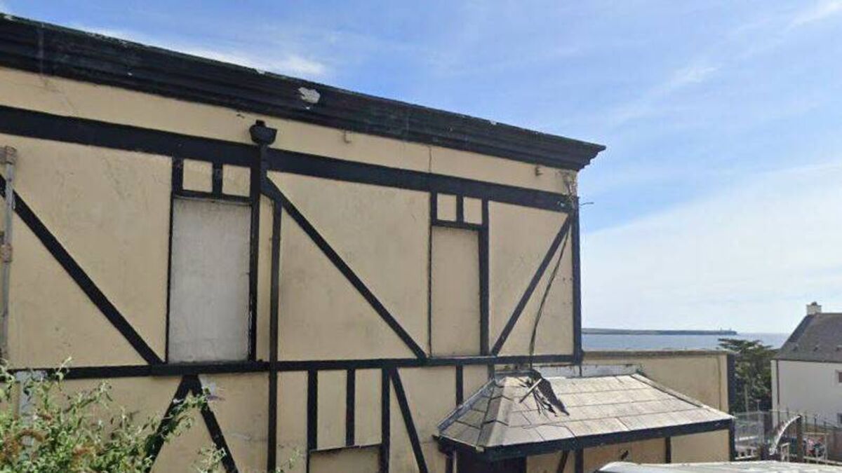 'It's disgraceful' - old Tramore hotel lies idle
