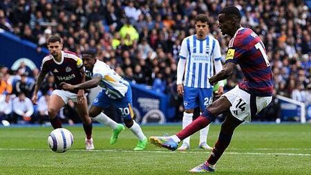 Third time lucky for Newcastle as Alexander Isak secures a point from the spot