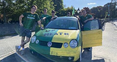 Meath fans spray paint car in the Royal colours ahead of the Leinster final