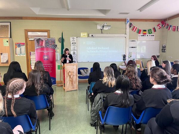 Ambassador Hickey speaking to 5th-year students. 