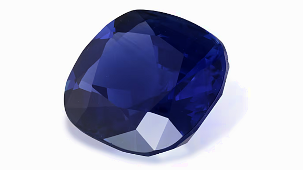 Kashmir sapphire, originally valued €8,000 to €12,000, sells for €550,000 at Dublin auction