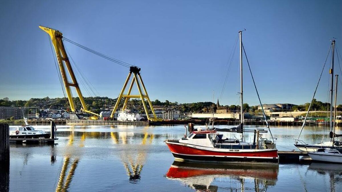Emormous Hebo crane arrives in Waterford ahead of sustainable bridge structure 