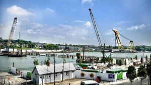 Editorial: A week of gigantic cranes and grand romantic gestures Suirside Editorial: A week of gigantic cranes and grand romantic gestures Suirside