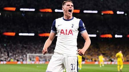 Micky van de Ven says it is time to change and believes Spurs ‘deserve trophies’