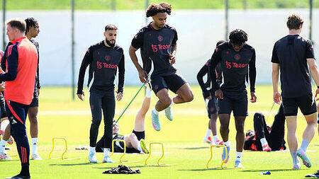 Joshua Zirkzee, Diogo Dalot and Leny Yoro train as Man Utd prepare for EL final
