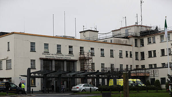 Hospital overcrowding: 424 people waiting for beds