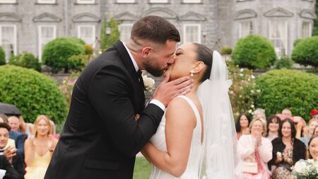 Former Waterford Rose of Tralee ties the knot at a beautiful ceremony at Castle Durrow