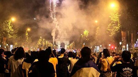 Paris St Germain victory parade in Paris to go ahead despite clashes with police