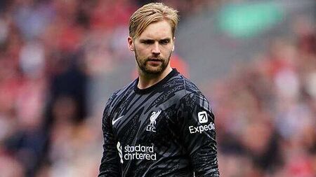 Brentford agree potential £18m deal for Liverpool and Ireland keeper Caoimhin Kelleher