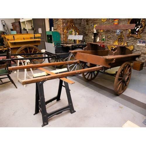 This vintage timber trap with two seats will go under the hammer