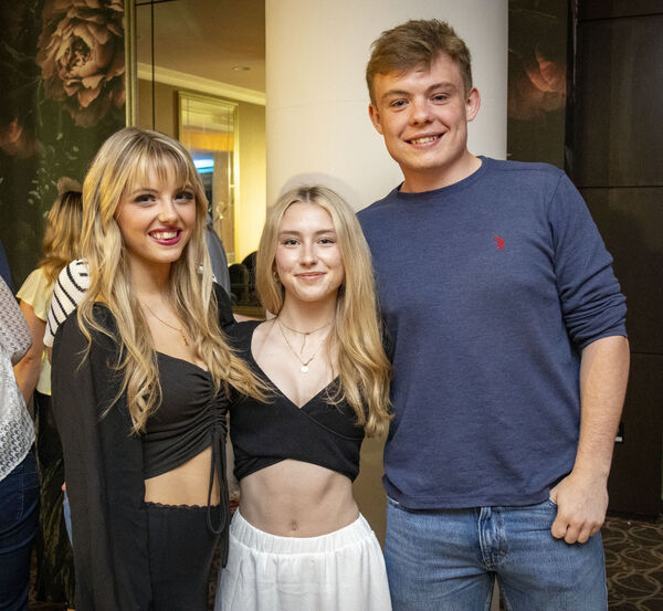  Pictured at the fundraising Cabaret Extravaganza, "A Little Help From My Friends" at the Tower Hotel in aid of St. Martins Special School. Photo: Joe Evans