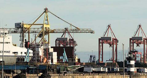 Irish exports fell by 43% to €21.9 billion in April compared to March