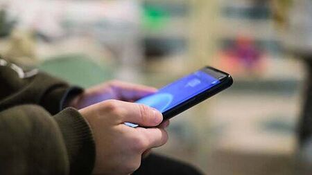 Parents need greater support to guide safe online behaviour for children, report says