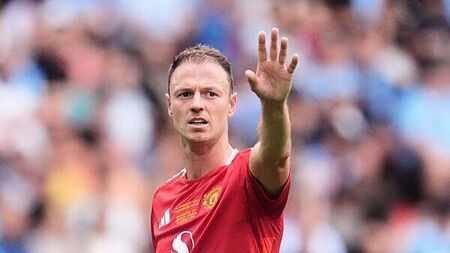 Jonny Evans announces retirement and takes up new Manchester United role