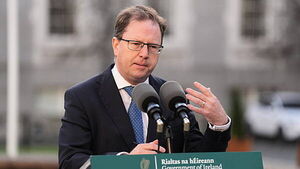 Calls for Higher Education Minister to clarify student fee comments
