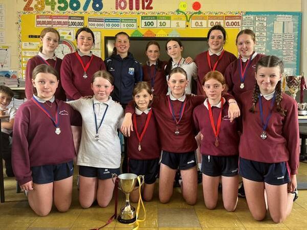 Waterford senior camogie player, Orla Hickey presenting the pupils of St. Mary’s National School with their Roinn D winners medals.