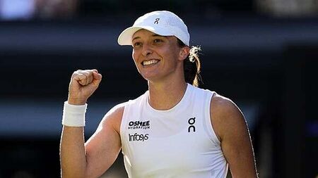 Iga Swiatek breezes past Belinda Bencic and into her first final at Wimbledon