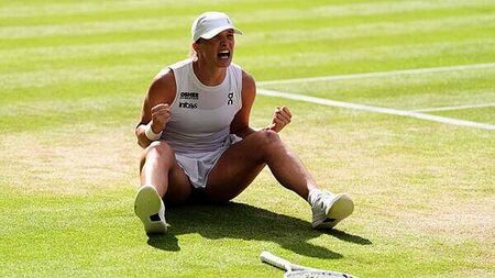 Iga Swiatek beats Amanda Anisimova 6-0 6-0 to win first Wimbledon title