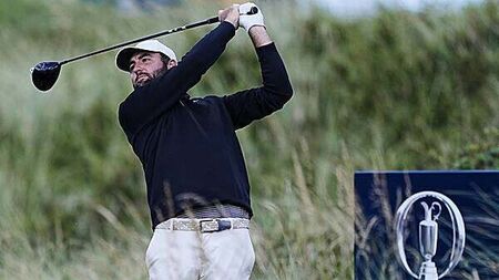 Flawless Scottie Scheffler leads at The Open but Rory McIlroy threat remains