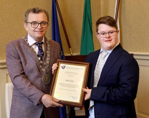 Mayor of Waterford City &amp; County Cllr Seamus Ryan presenting a scroll to Sean Upton, in recognition of him winning best male in an amateur drama. Photo: Joe Evans