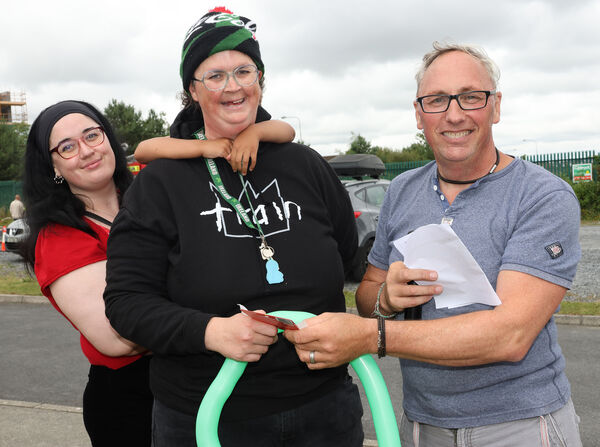  Glen Lynch presented a €100 voucher to Isabel and Siuobhan on behalf of Nova who won the draw prize at the Ballybeg Fun Day as part of the estates 50th Year Anniversary. Photo: Joe Evans