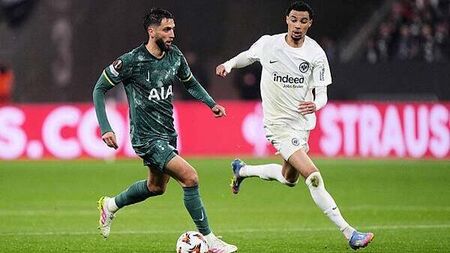 Hugo Ekitike meets new team-mates in Hong Kong the day after joining Liverpool