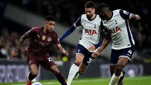 Tottenham open talks with Man City over potential Savinho signing