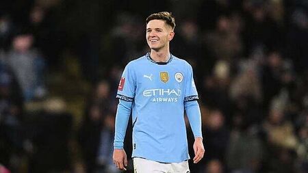 Nottingham Forest agree deals for James McAtee and Omari Hutchinson