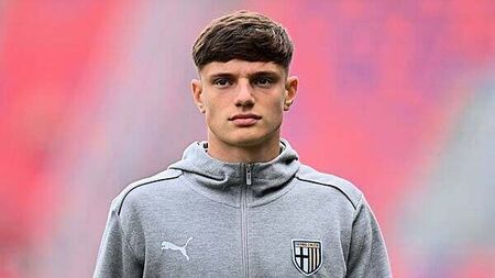 Liverpool sign defender Giovanni Leoni from Parma