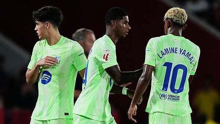 Marcus Rashford makes Barcelona debut and Harry Kane lifts silverware in Germany