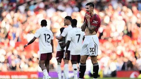 Man Utd lose thrilling league opener to Arsenal after Altay Bayindir blunder