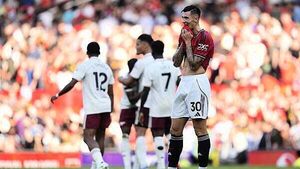 Man Utd lose thrilling league opener to Arsenal after Altay Bayindir blunder