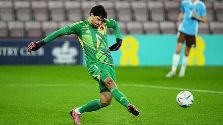 Manchester United target Antwerp goalkeeper Senne Lammens