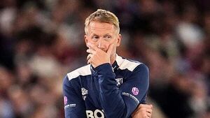 Chelsea thump West Ham to pile more pressure on Graham Potter