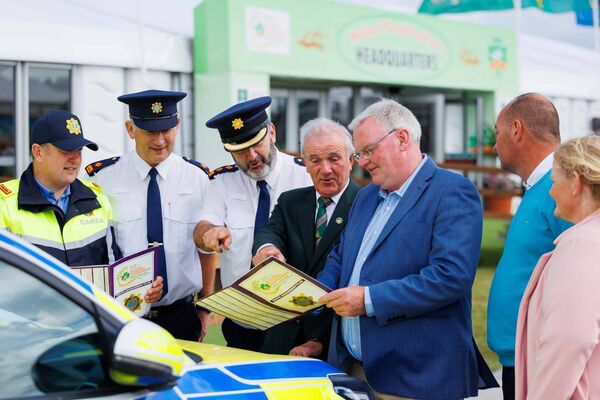 Insp. Paddy Guinan, Supt. John Lawless, C-Supt. Tony Lonergan, with National Ploughing Championships site management team of NPA Director PJ Lynam, Site Manager Tom Kelly, Exhibition Manager Sean Byrne and Trina Connolly. Insp. Paddy Guinan, Supt. John Lawless, C-Supt. Tony Lonergan, with National Ploughing Championships site management team of NPA Director PJ Lynam, Site Manager Tom Kelly, Exhibition Manager Sean Byrne and Trina Connolly.