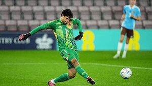 Senne Lammens set to join Man Utd from Antwerp on Transfer Deadline Day Senne Lammens set to join Man Utd from Antwerp on Transfer Deadline Day