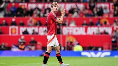 Man Utd’s Rasmus Hojlund joins Napoli on loan while Antony returns to Real Betis