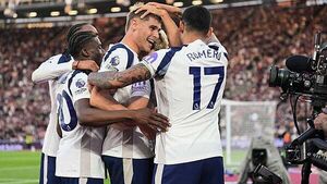 Tottenham ease past West Ham to put Graham Potter back under pressure